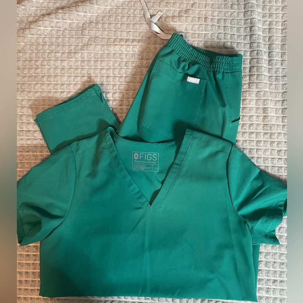 Green Top and Bottom FIGS scrubs